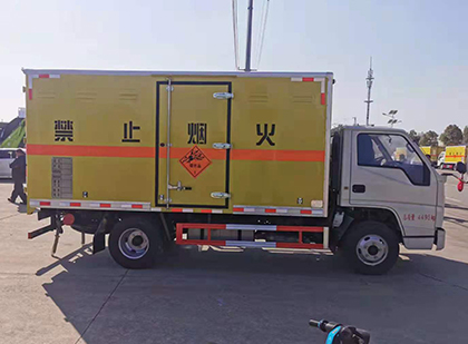 托里爆破器材运输车